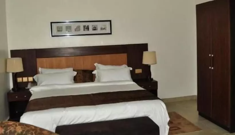 پانسیون Room In Lodge   De Brass Suites