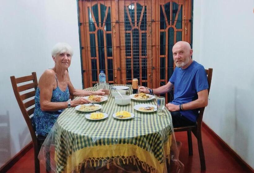 Pensionat Kande Gedara Resort