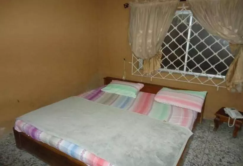 پانسیون Room In Lodge   Royal Park Hotel Suite Asaba