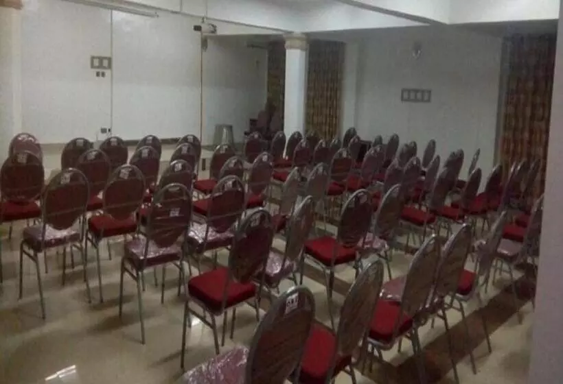 پانسیون Room In Lodge   Royal Park Hotel Suite Asaba