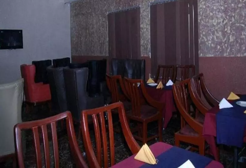 پانسیون Room In Lodge   Royal Park Hotel Suite Asaba