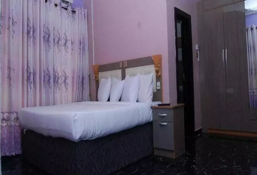 پانسیون Room In Lodge   Royal Park Hotel Suite Asaba