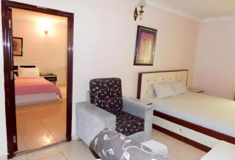 ペンション Room In Lodge   Royal View Hotel And Suites