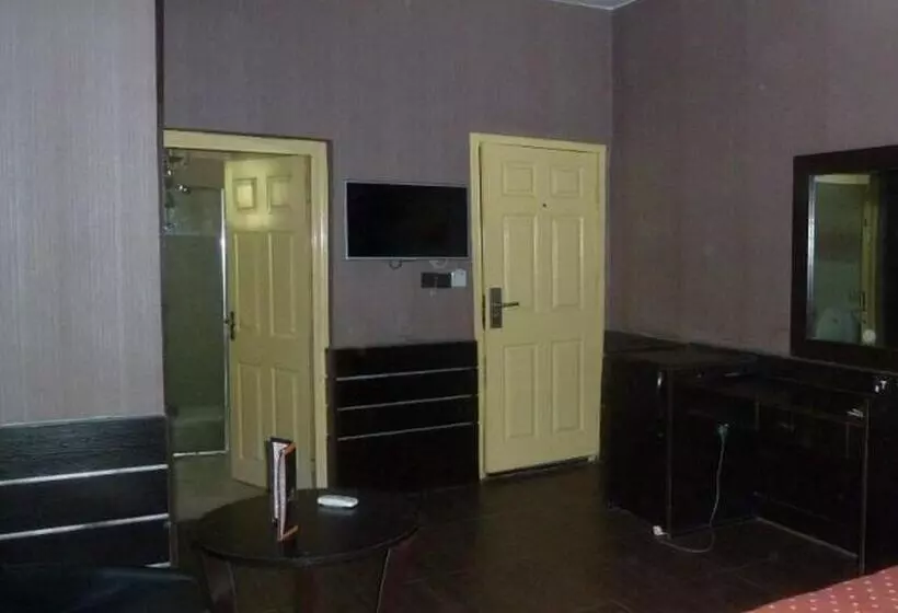 پانسیون Room In Lodge   Wise Penny Suites And Spa