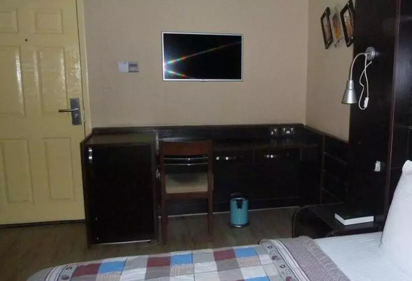 پانسیون Room In Lodge   Wise Penny Suites And Spa