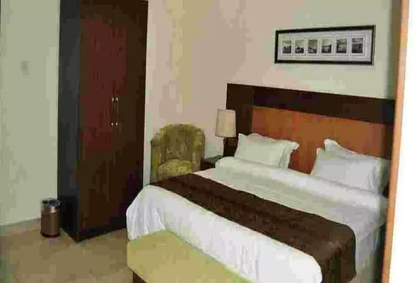پانسیون Room In Lodge   De Brass Suites