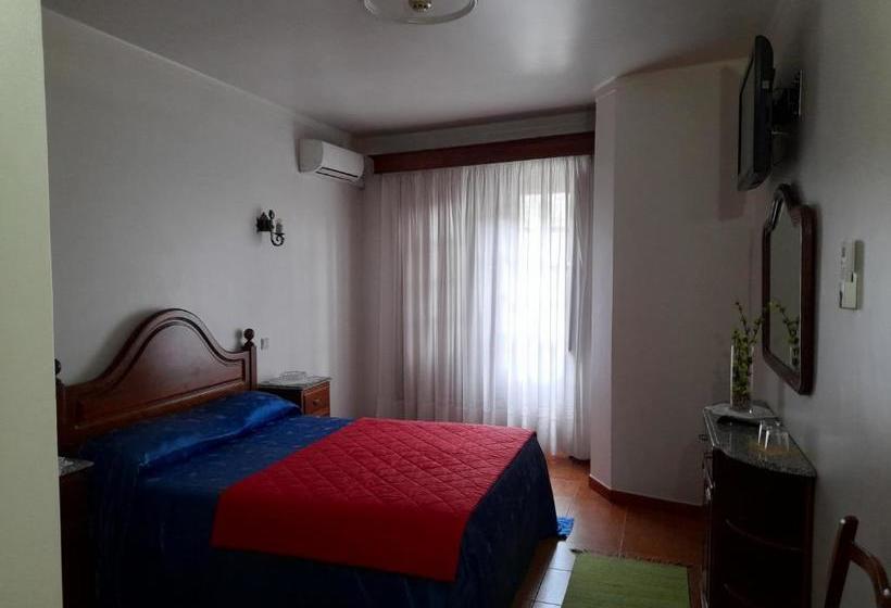 پانسیون Residencial Das Trinas 2