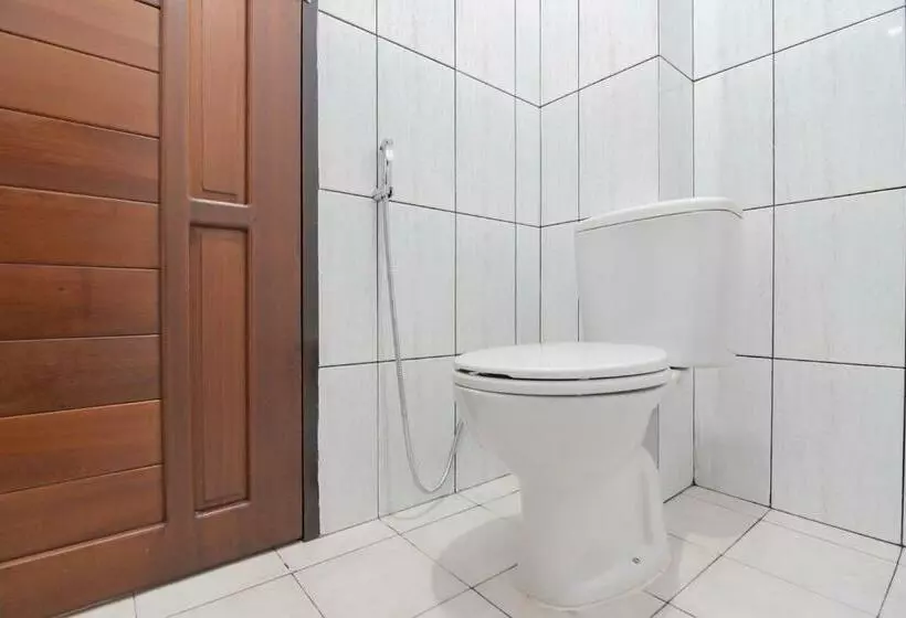 Hotelli Reddoorz At Vall Guest House Balikpapan