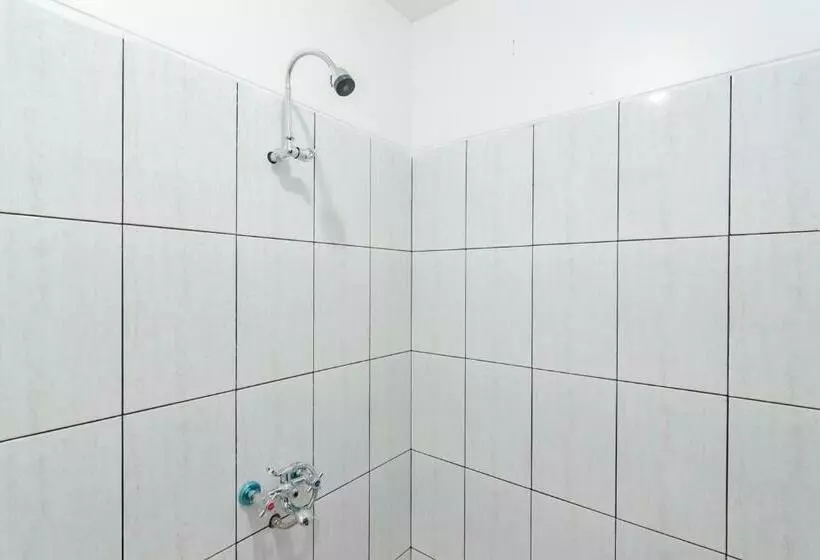 Hotelli Reddoorz At Vall Guest House Balikpapan