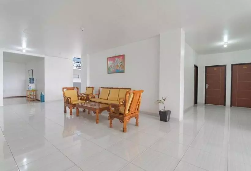 Hotelli Reddoorz At Vall Guest House Balikpapan
