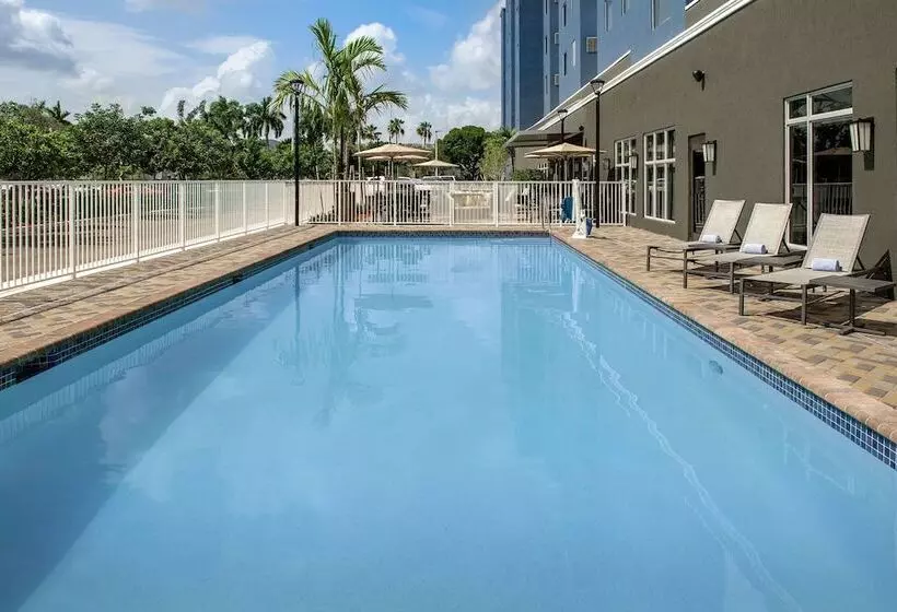 Hotelli Residence Inn Doral Mall Area