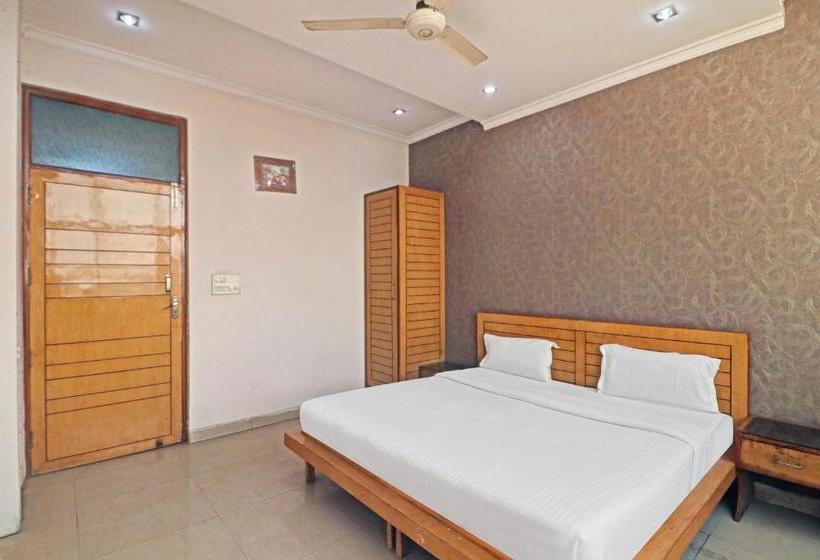 Pensão Oyo 79960 Aman Homes