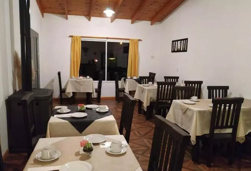 Retkeilymaja Posada Inguz