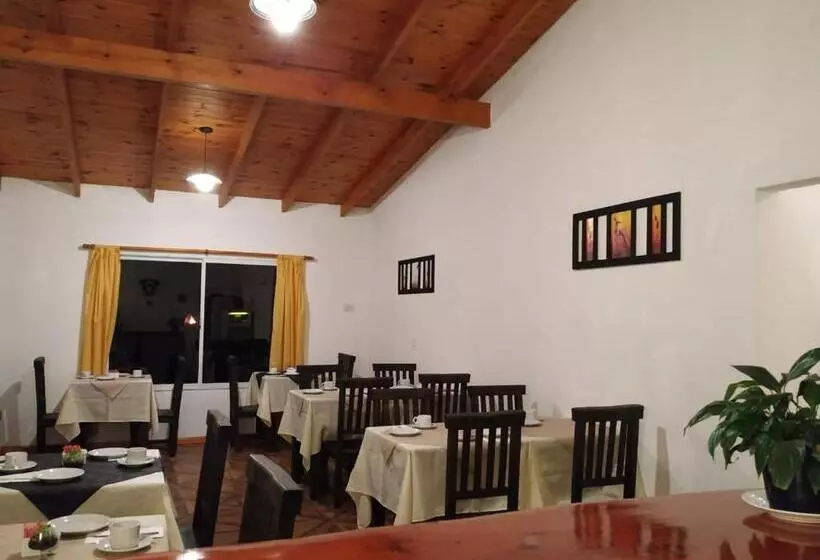 Retkeilymaja Posada Inguz