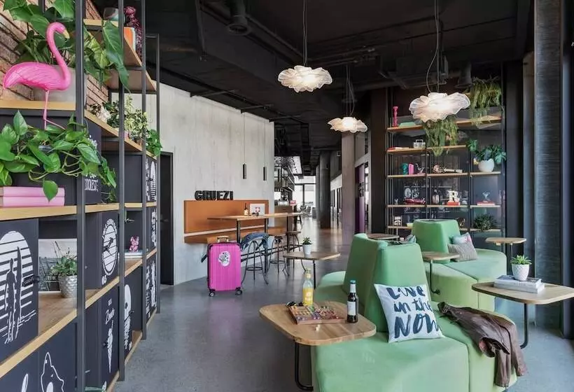 ホテル Moxy Rapperswil