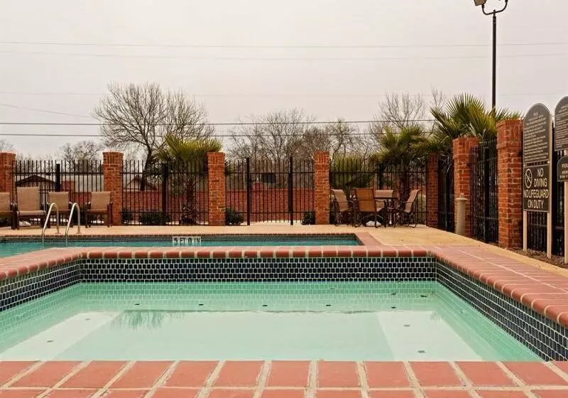 Holiday Inn Express Hotel & Suites San Antonio By Ihg