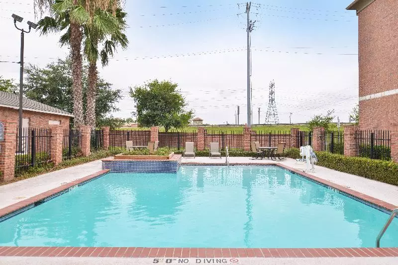 Holiday Inn Express Hotel & Suites San Antonio By Ihg