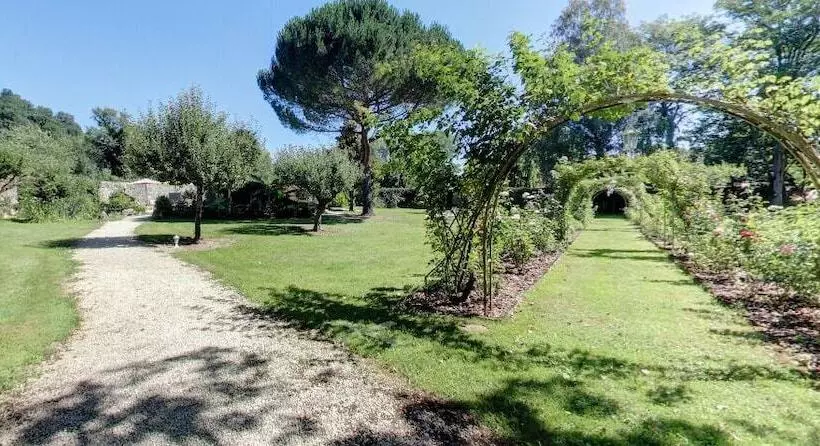 هتل La Roseraie Hôtel Restaurant