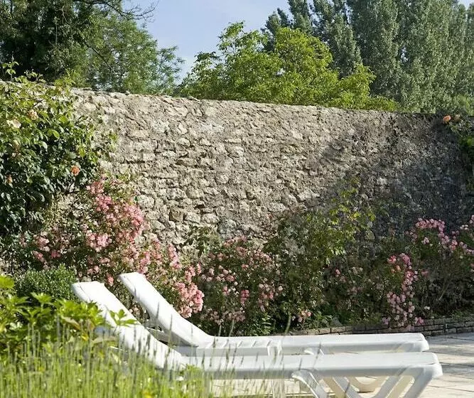 هتل La Roseraie Hôtel Restaurant