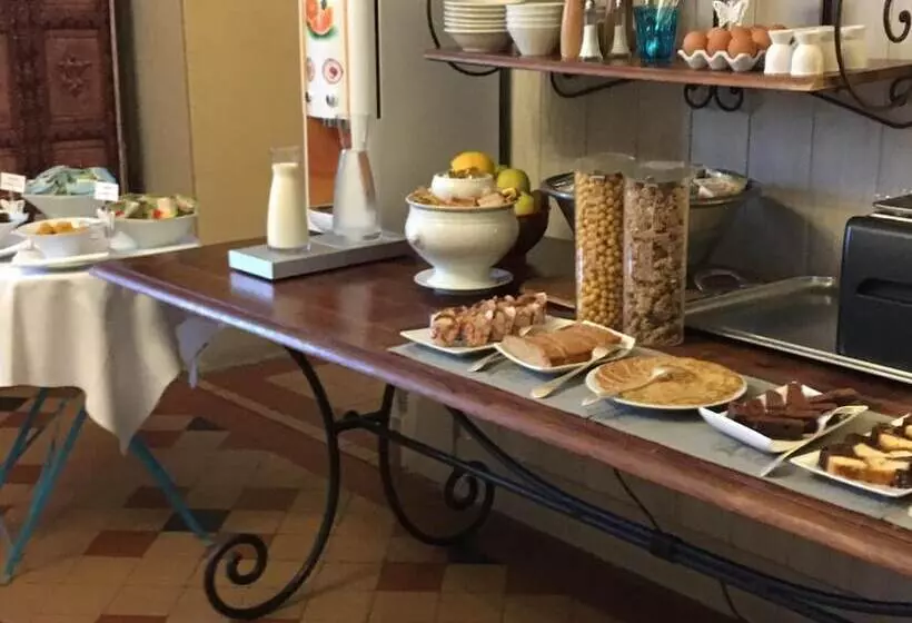 هتل La Roseraie Hôtel Restaurant