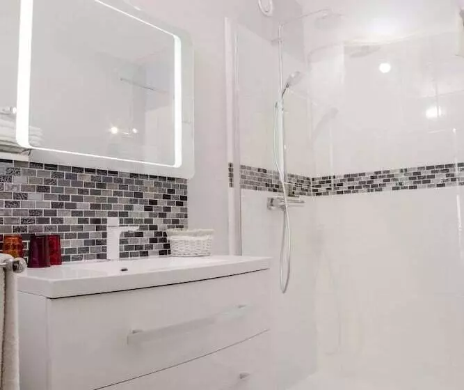 هتل La Roseraie Hôtel Restaurant