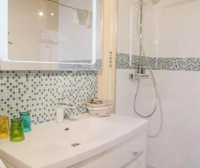 هتل La Roseraie Hôtel Restaurant