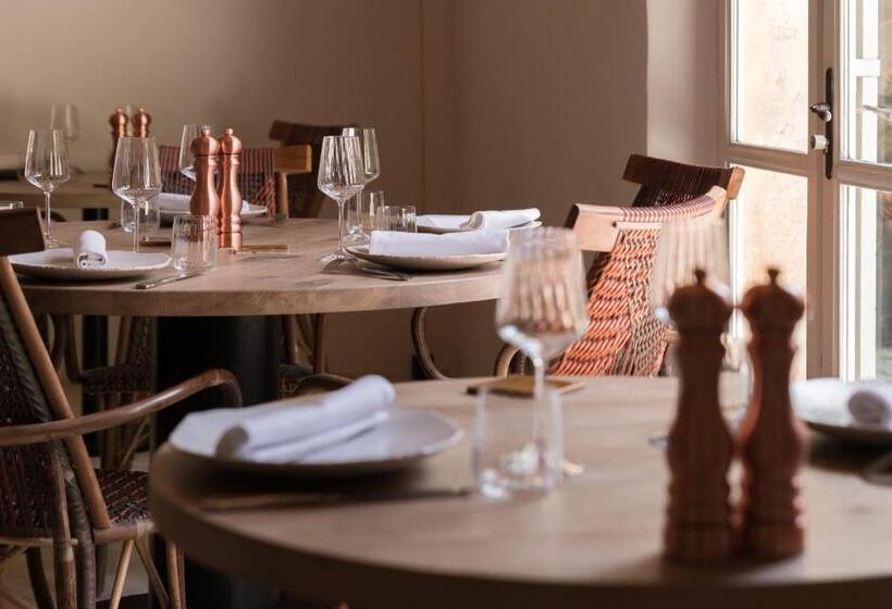 Отель Les Petites Maisons Hameau Des Baux