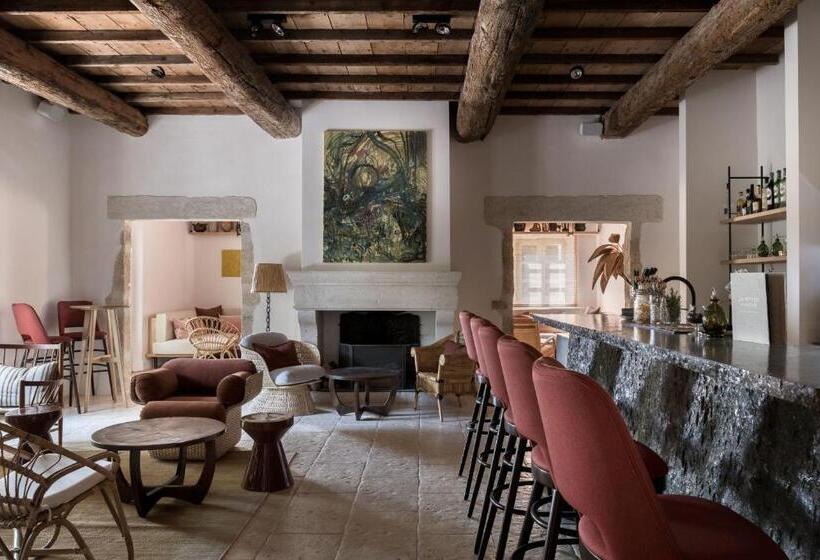 Отель Les Petites Maisons Hameau Des Baux