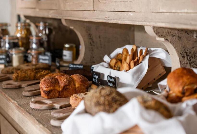 Отель Les Petites Maisons Hameau Des Baux