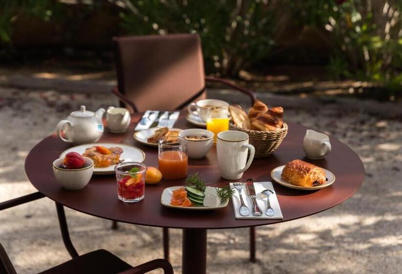 Отель Les Petites Maisons Hameau Des Baux