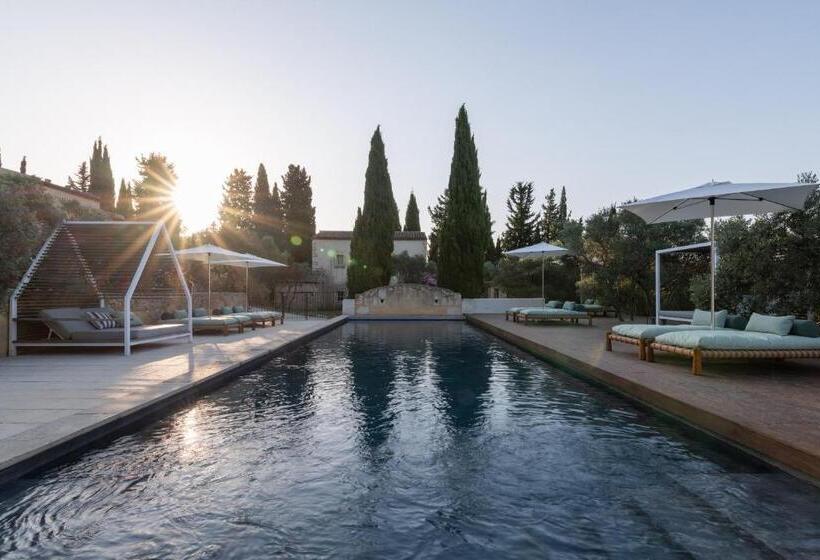 Отель Les Petites Maisons Hameau Des Baux