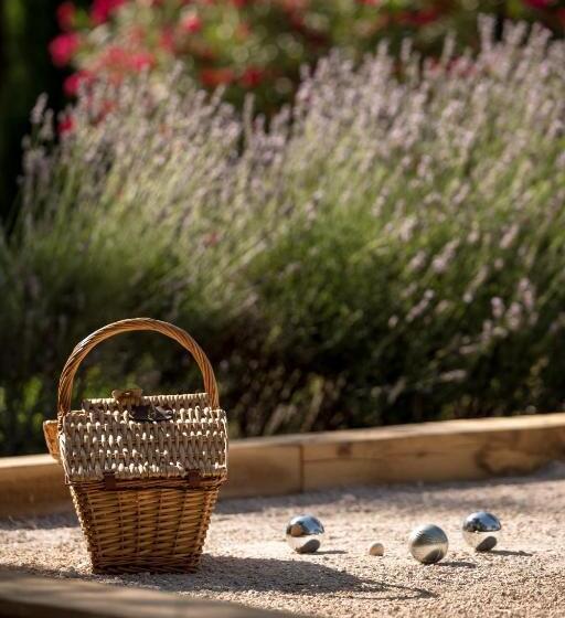 Отель Les Petites Maisons Hameau Des Baux