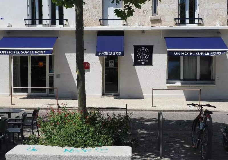 Un Hotel Sur Le Port