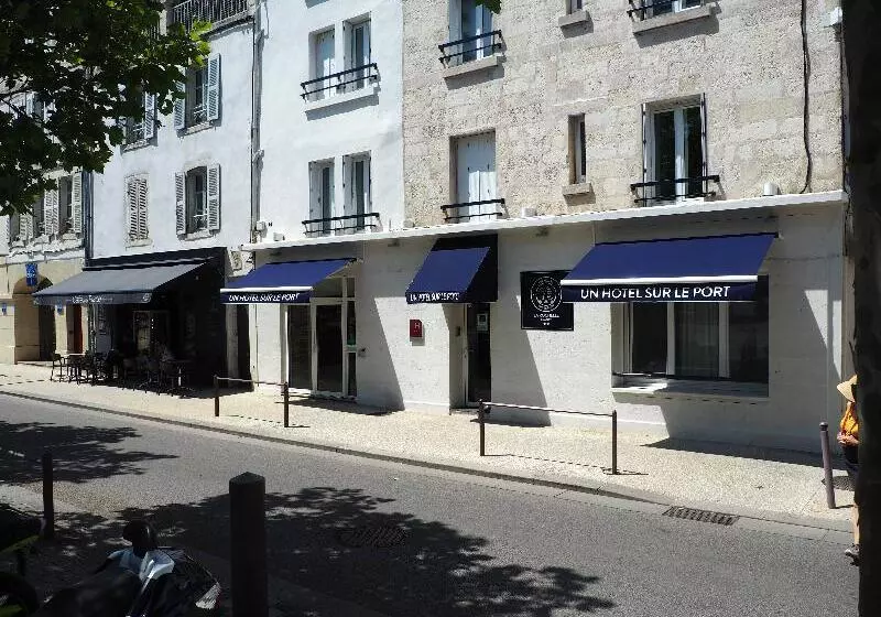 Un Hotel Sur Le Port