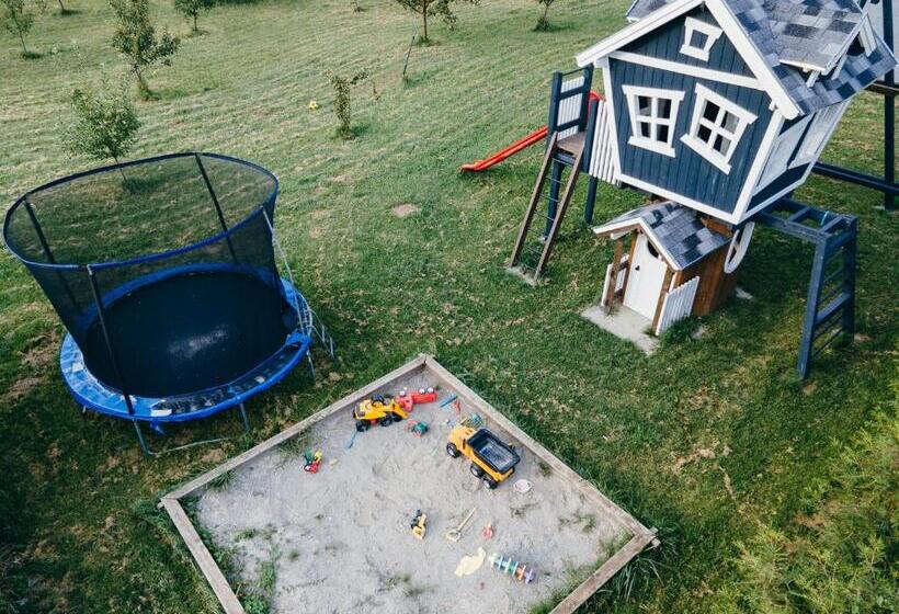 تختخواب و صبحانه Hygge Praid