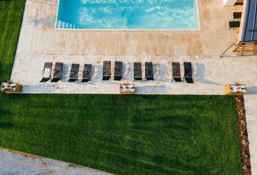 تختخواب و صبحانه Hygge Praid