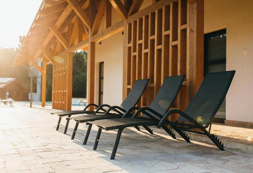 تختخواب و صبحانه Hygge Praid