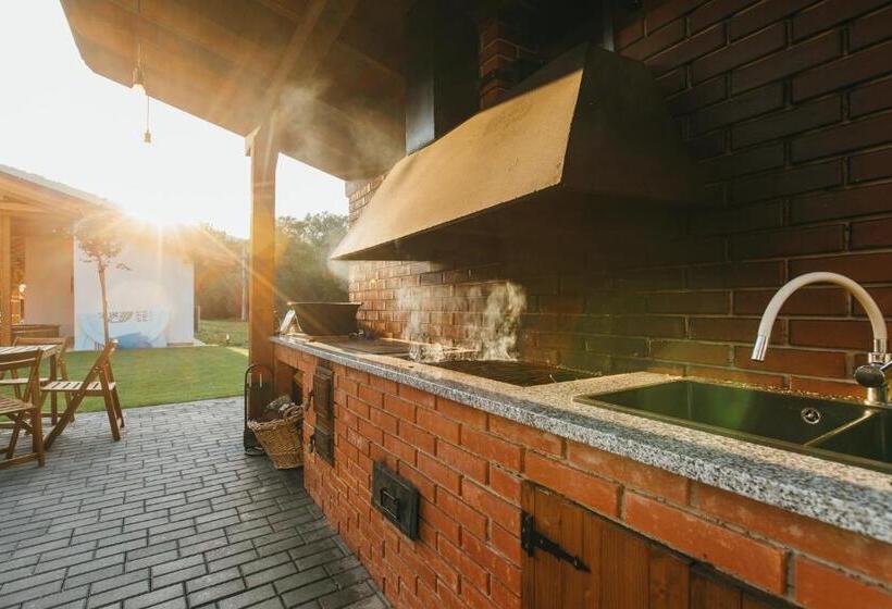 تختخواب و صبحانه Hygge Praid