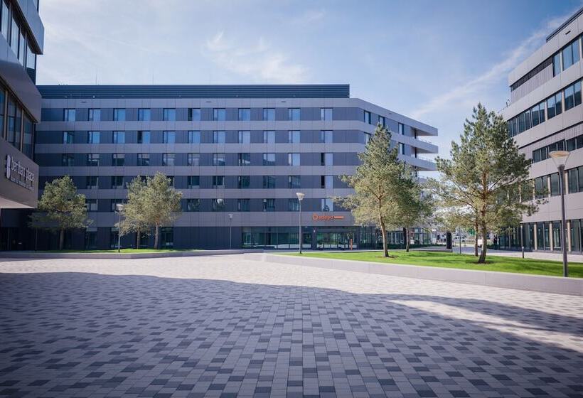 Hotelli Adagio Access Stuttgart Airport Messe