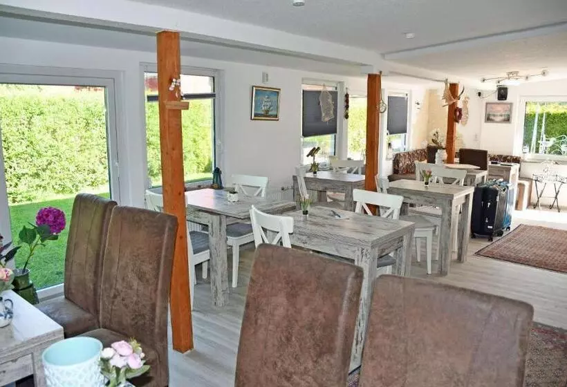 ホテル Pension Im Seebad Breege