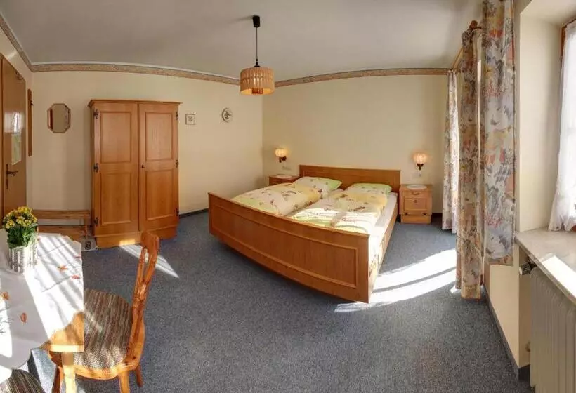 ペンション Gästehaus Sterrhäusl   Chiemgau Karte