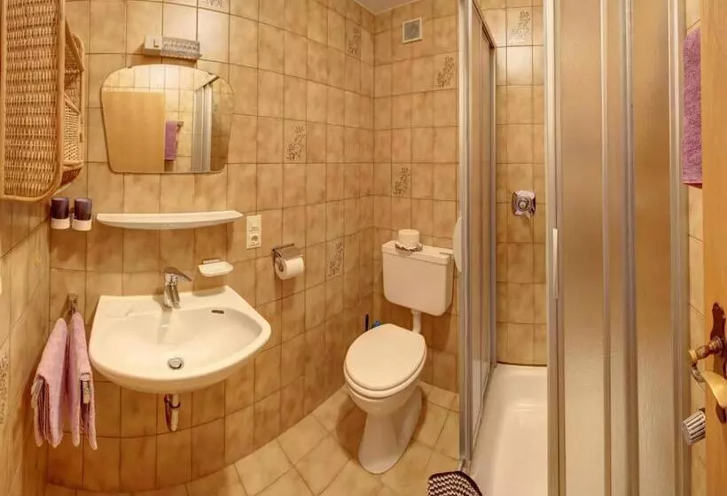 ペンション Gästehaus Sterrhäusl   Chiemgau Karte