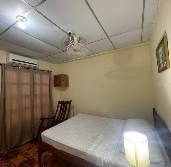 Retkeilymaja Hostal Los Chamos