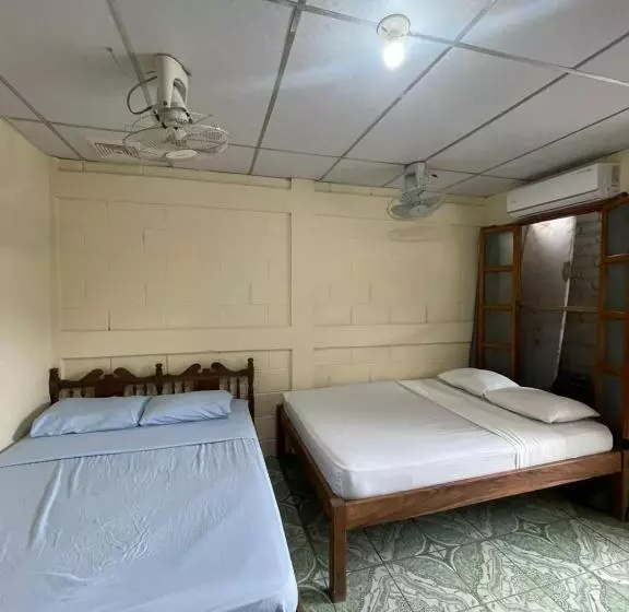 Retkeilymaja Hostal Los Chamos