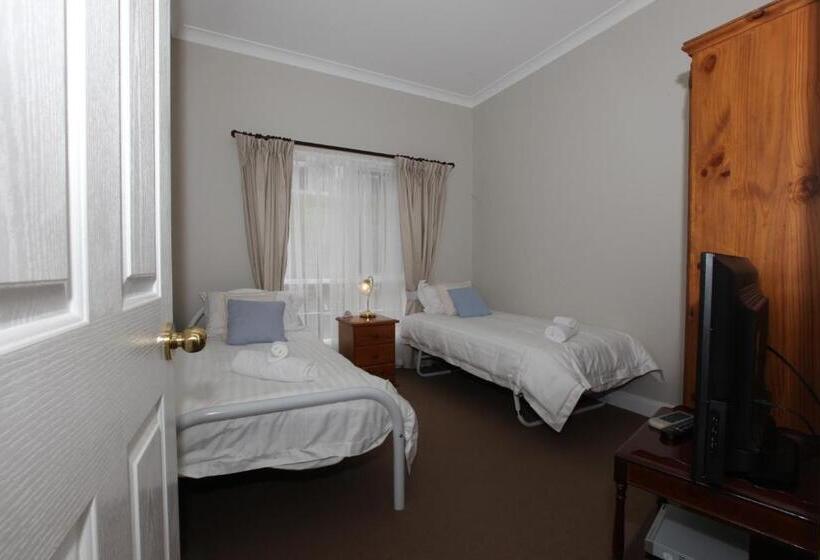 House On The Hill Bed And Breakfast