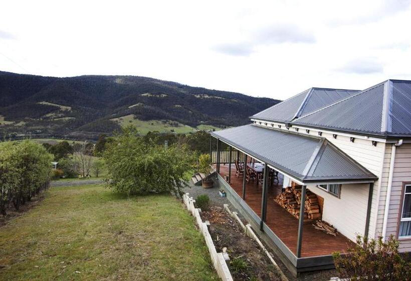 House On The Hill Bed And Breakfast