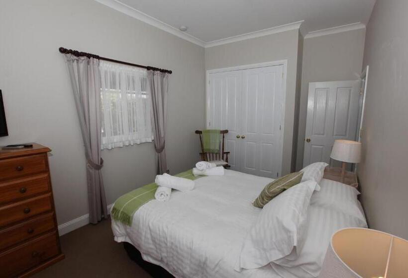 House On The Hill Bed And Breakfast