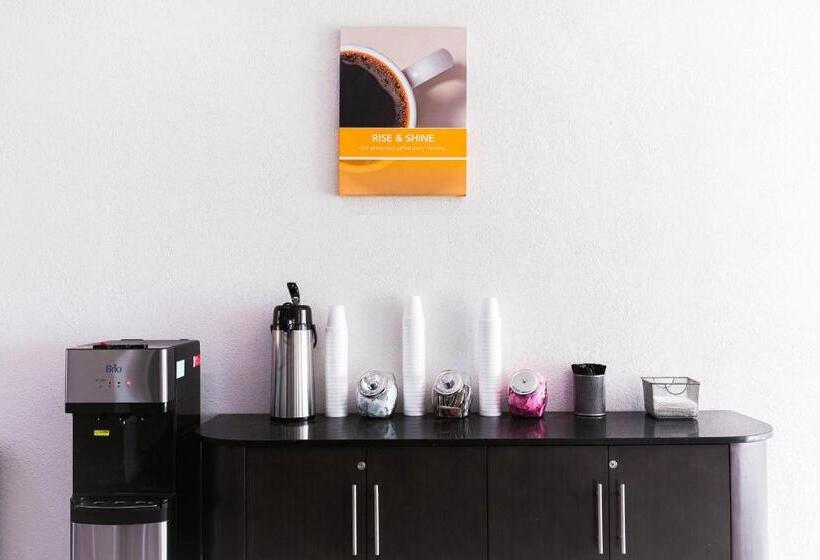 Motel 6 Bellville, Oh