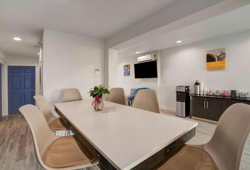 Motel 6 Bellville, Oh