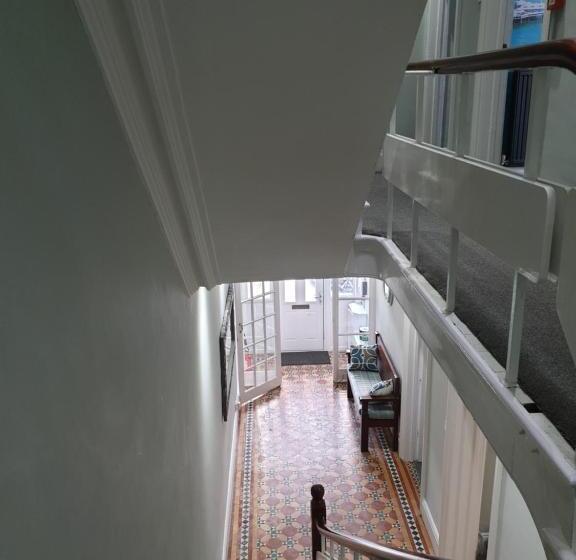 بنسيون No 27 Chapel Street Guest House